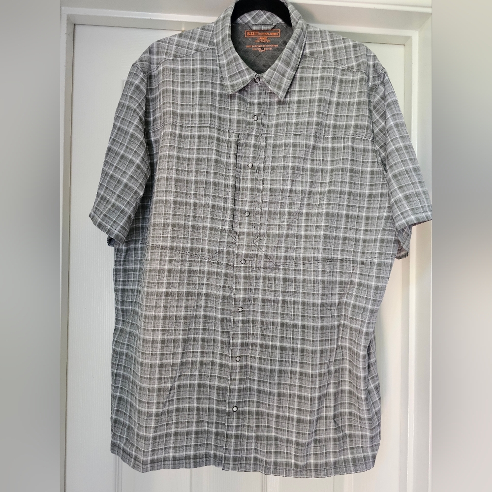 5.11 Tactical gray plaid short sleeve concealed carry top men's size Large